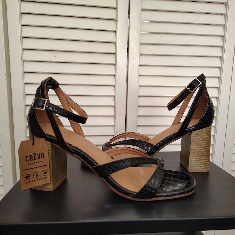 NWT Crevo Black Croc-Embossed Strappy Block Heel Sandals Size 9.5